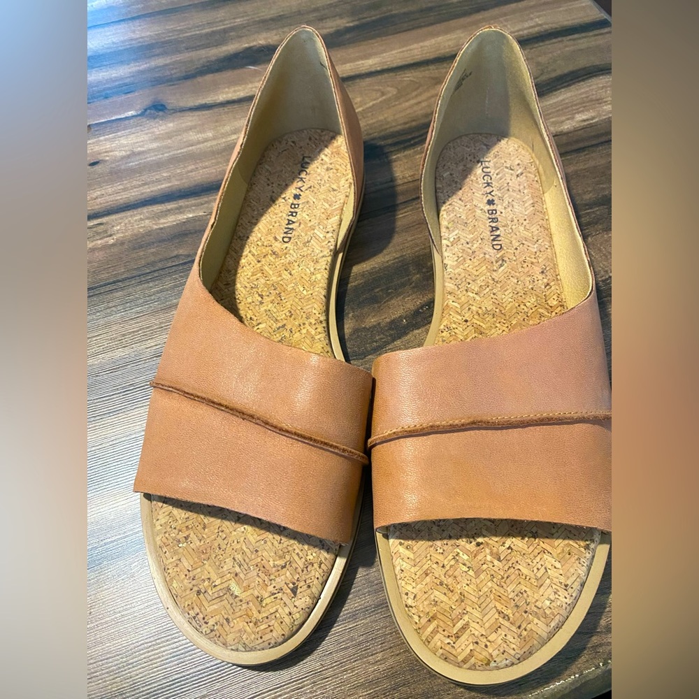- NWOT Lucky Brand Sandal. Size 11